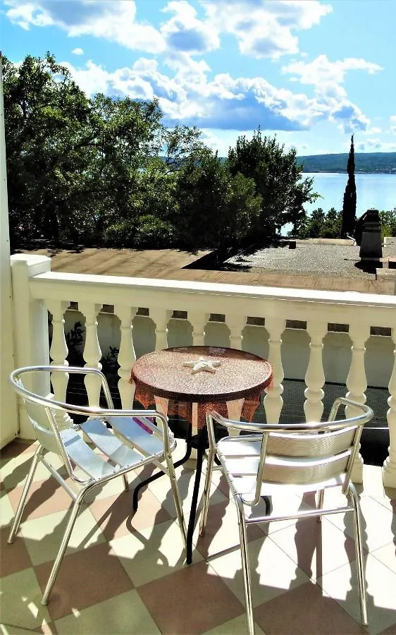 Apartmani Crikvenica 30057 - Gasparac 0*,  Croatia