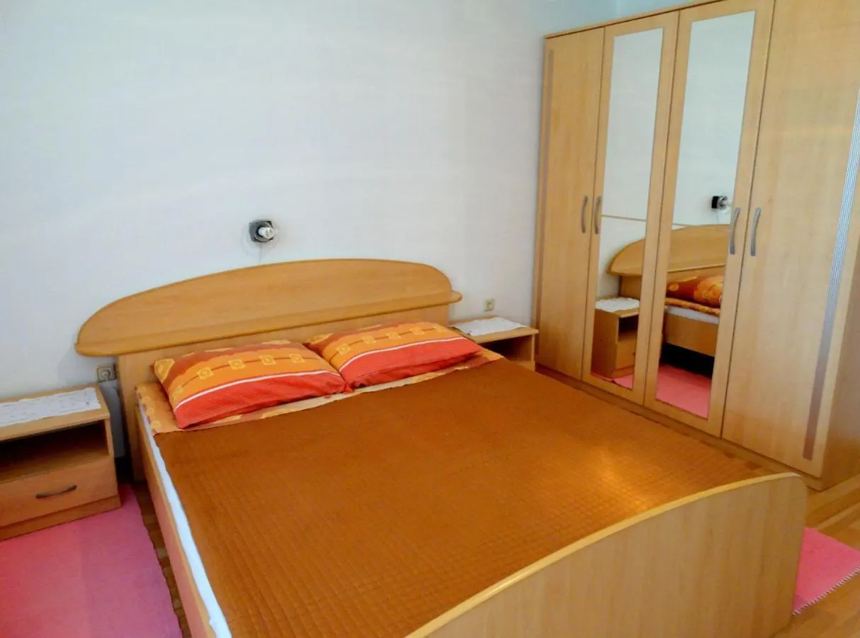 Apartmani Crikvenica 30057 - Gasparac Croatia