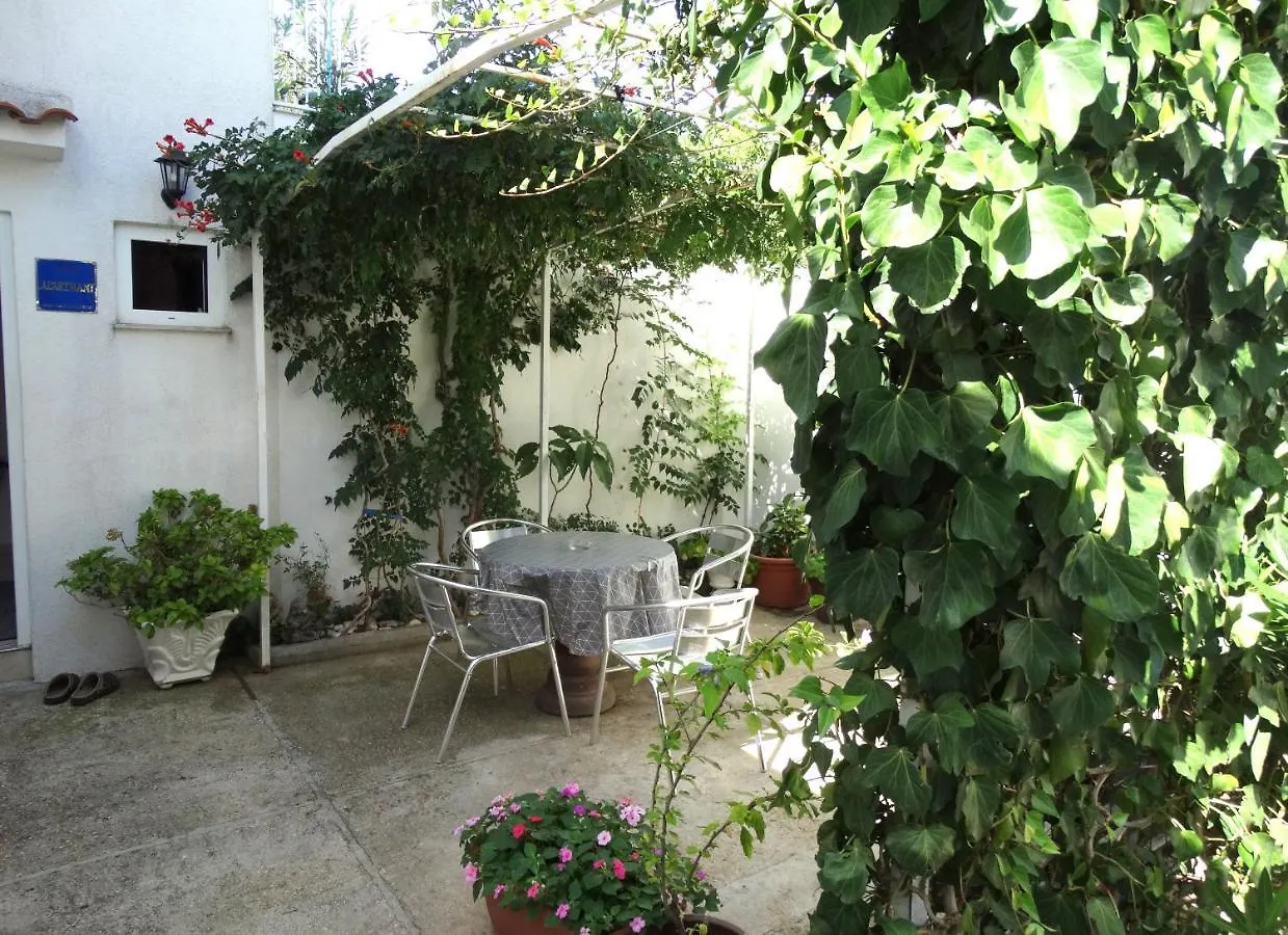 Apartment Apartmani Crikvenica 30057 - Gasparac