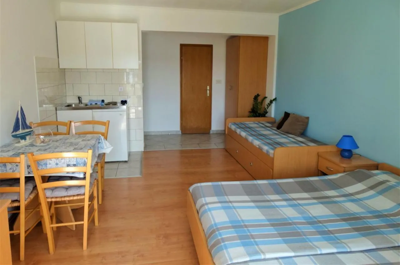 Apartmani Crikvenica 30057 - Gasparac Apartment