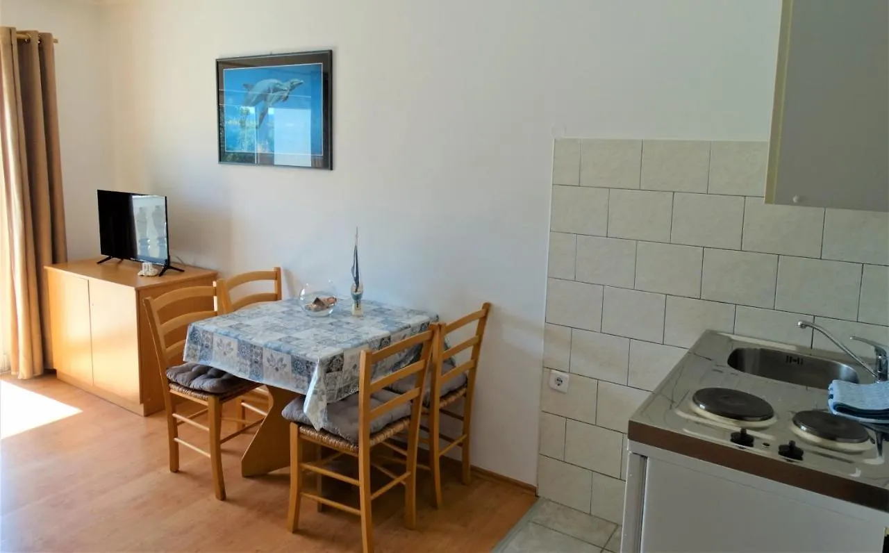 Apartmani Crikvenica 30057 - Gasparac Apartment