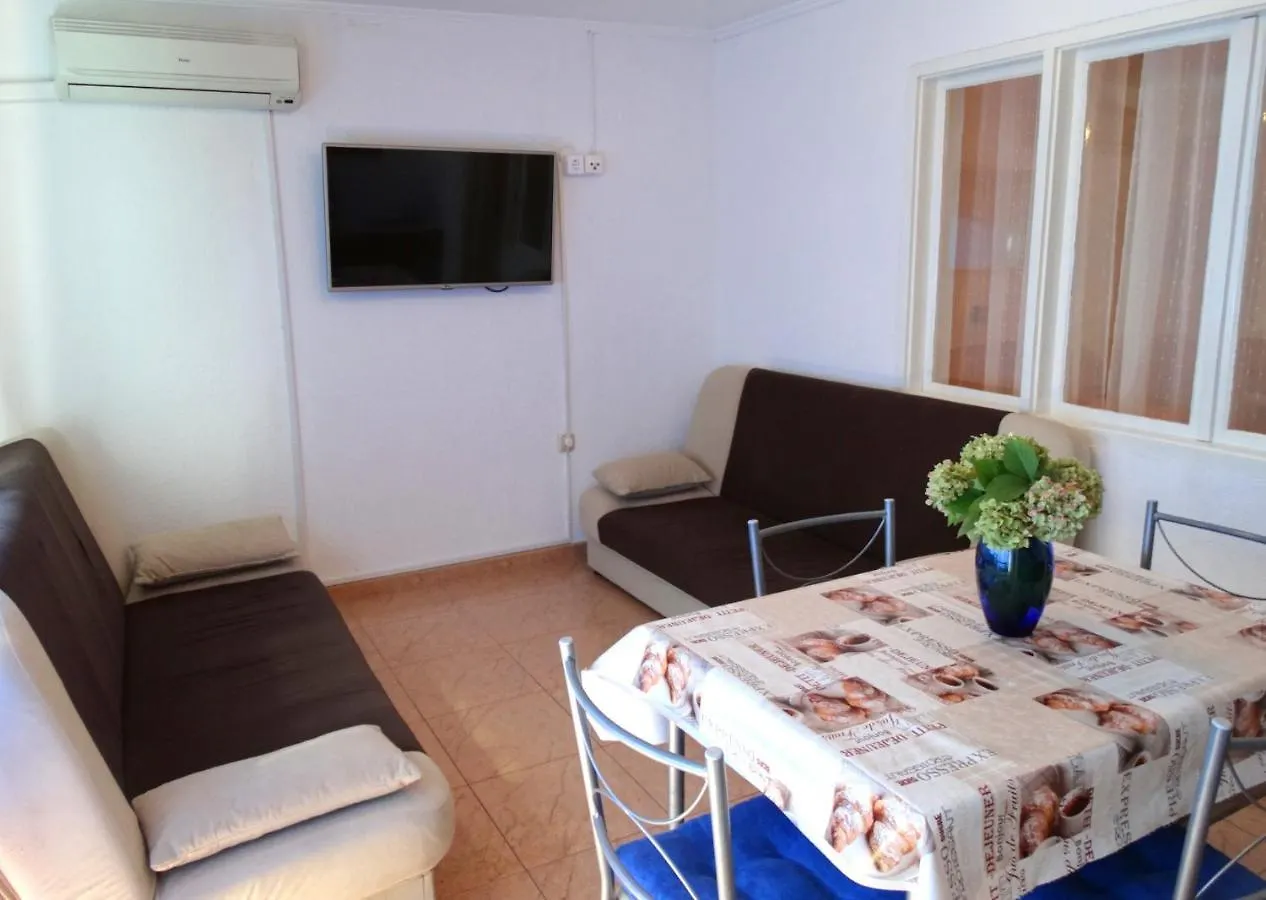 Apartmani Crikvenica 30057 - Gasparac 0*,  Croatia